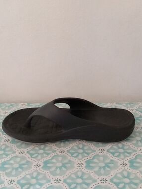 Aetrex Men’s Black Fiji Lynco Flip Flops